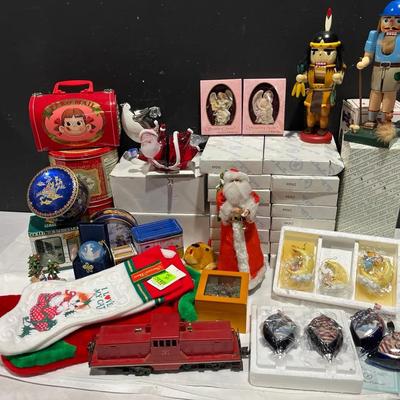 Christmas Mystery Lot Including Erzgebirge Nutcrackers