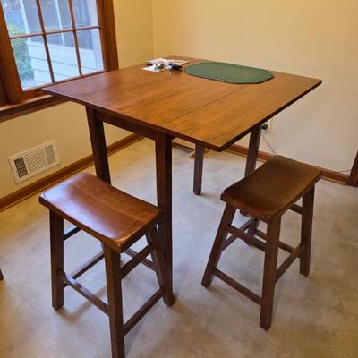 Sale Photo Thumbnail #5: Breakfast table and stools