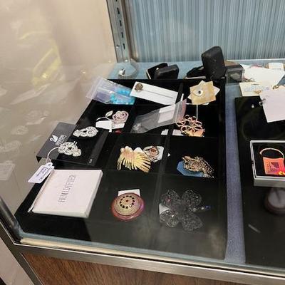 Sale Photo Thumbnail #105