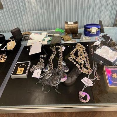 Sale Photo Thumbnail #106