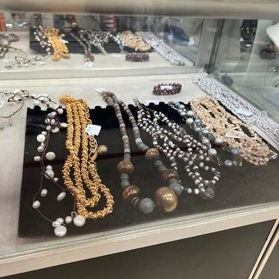 Sale Photo Thumbnail #109