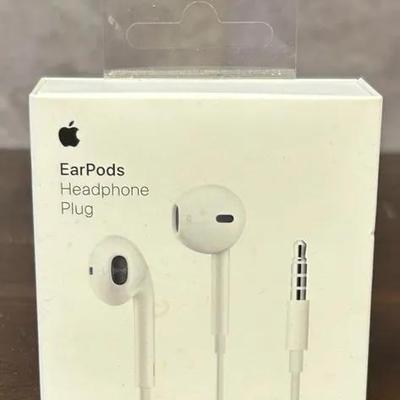 Apple Corded EarPods In Original Box