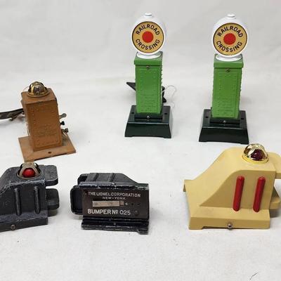 M.T.H. & Lionel Electric Train Track Signals & Bumpers