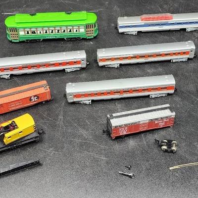 Model Trains And Streetcars - Trix, Santa Fe Line, B&O Line And Others 