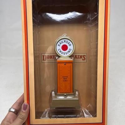 11-90033 Lionel No. 87 Railroad crossing signal - unopened box