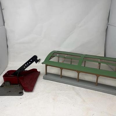 Train Accessories Lionel and Marklin - Coal Loader and Platform