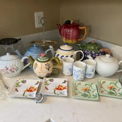 Teapots And More 
