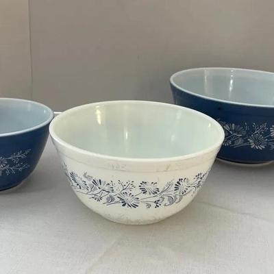 Pyrex Mixing Bowls - Colonial Mist - 3 Pieces