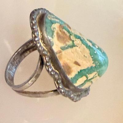 Hand Made Navajo Vintage Sterling Silver & Turquoise Ring Size 7 Total Weight - 9.75 Grams