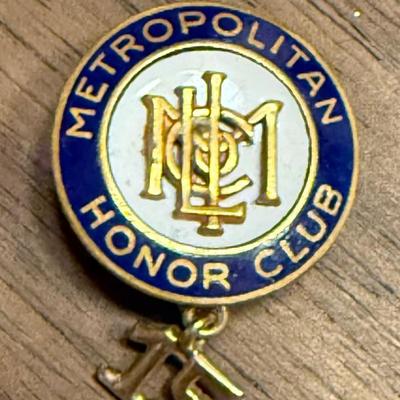 14k Gold & Enamel Metropolitan Honor Club Pin 3.7 Grams