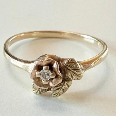 Vintage Black Hills Gold Ring With Small Diamond Size 6 - Total Weight 1.35 Grams