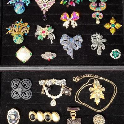 Sparkling Assortment ✨️ Of Brooches 