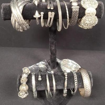 Bracelet Brilliance And Bling - Silvertone Stunners 