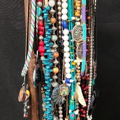 Restyle Your Wardrobe With These Beguiling Necklaces 