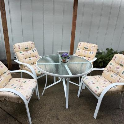 Lightweight Patio Table And Chairs