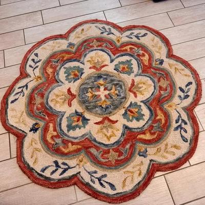 Sinuous Collection Hand Hooked Rug 4ft X 4ft