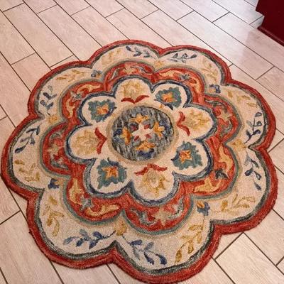 Sinuous Collection Hand-Hooked Wool Rug – Red 4’ Round