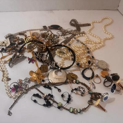 Large Mixed Costume Jewelry Lot – Necklaces, Bracelets, Faux Pearls & Statement Pendants
