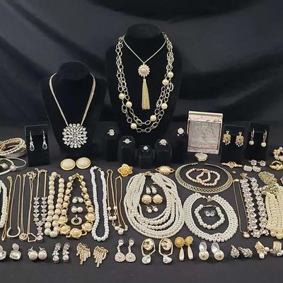 Gold Tone Pearl And Rhinestone Jewelry 