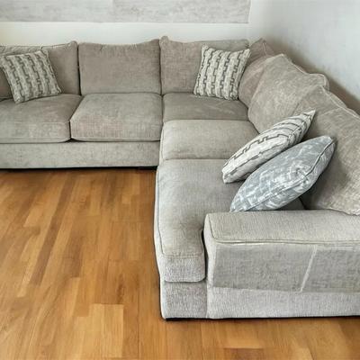 Sectional Sofa (9.5 Ft x 9.5 Ft)