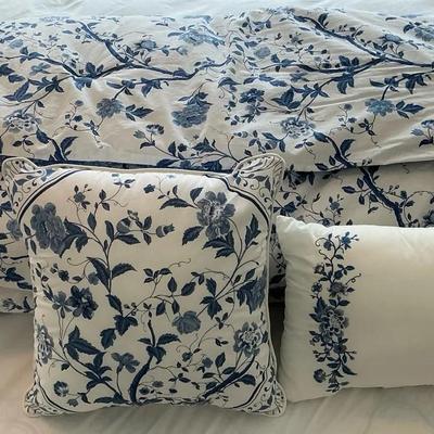 Laura Ashley Blue White Floral Full/Queen Cotton Comforter