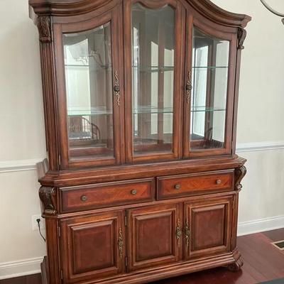 Broyhill China Cabinet (19 x 60 x 86)
