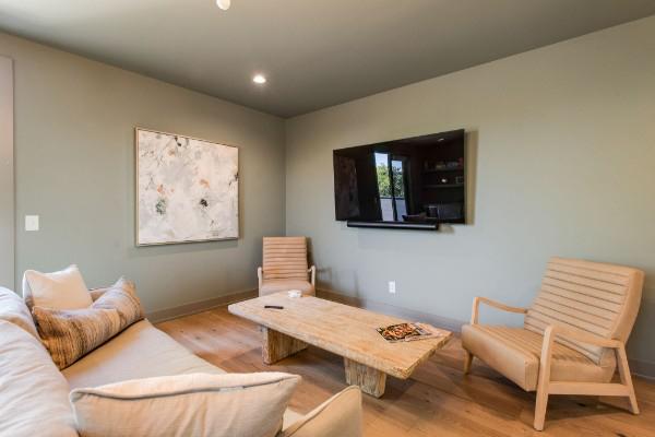 Sale Photo Thumbnail #18