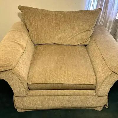 Basset - Oversized Arm Chair