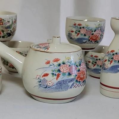 vintage Japanese Kutani porcelain tea and sake set 