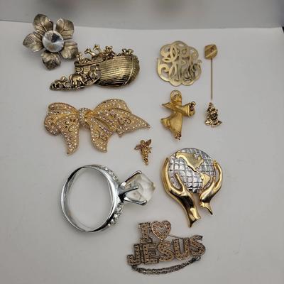 Assorted Vintage Brooches Including Napier And More 
