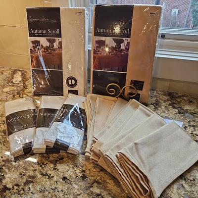 Autumn Scroll Tablecloths & Napkins