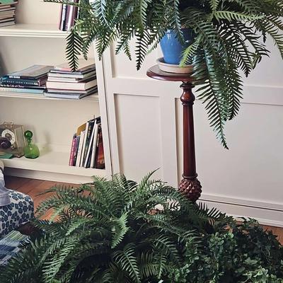 Solid Wood Pedestal With Carved Pineapple Trim And 4 Faux Plants