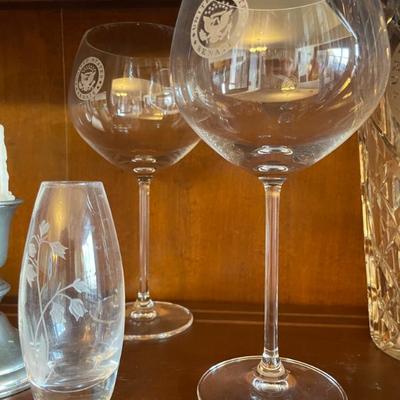 Sale Photo Thumbnail #83: Set of 4 United States Senate wine glasses
