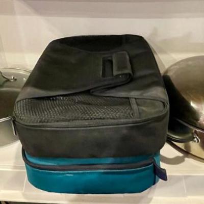 Sale Photo Thumbnail #124: Pyrex & their travel cases
