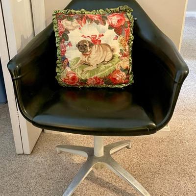 Sale Photo Thumbnail #136: Mid-Century Modern Knoll chair