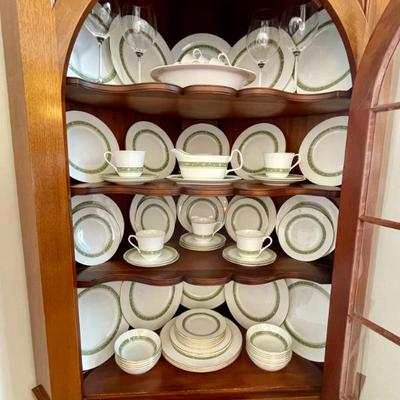 Sale Photo Thumbnail #8: Vintage 75pc set Royal Doulton "Rondelay" porcelain china