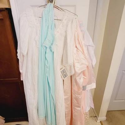 House Dress Robe Lounge and Peignoir - Vintage - Large Lot