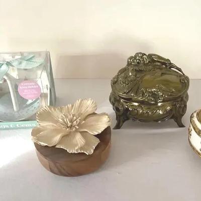 Boudoir Jewelry Boxes, Mixed Material and Musical