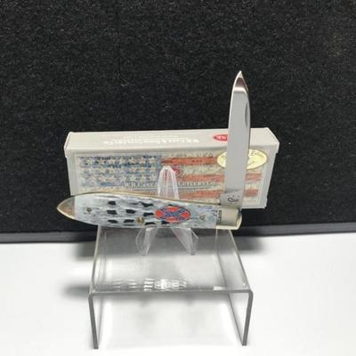 Sale Photo Thumbnail #2: Case Teardrop Confederate Grey Bone Handle
Case 5 dot USA TB61028 SS Shepherd Hills Exclusive Civil War Series Measures: 3 1/2 " long Blades: single SS Badge: long tail CASE xx over a rebel flag Bolsters: engraved C.S.A. and SOUTH Box: original.
