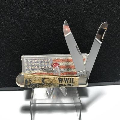 Sale Photo Thumbnail #7: Case Trapper Antique Bone Handle WW II
Case 8 dot USA 6254 SS Honoring Veterans of WW II Measures: 4 " long Blades: 2 SS Badge: none etched handle WW II 1941-1945 and scene Box: original.
