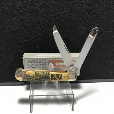 Sale Photo Thumbnail #5: Case Trapper Antique Bone Handle Korea
Case 8 dot USA 6254 SS Honoring Veterans of Korean War Measures: 4" long Blades: 2 SS Badge: none etched Korea 1950-1953 and a scene Box: original.
