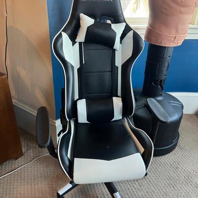 Sale Photo Thumbnail #133: $45 white gaming chair