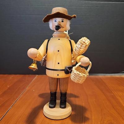 Kuhnert Wooden German Basket Seller 