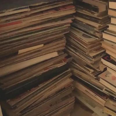 Mystery Lot of 78 Albums, A Few Hundred