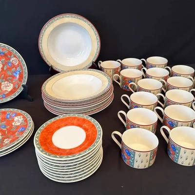International Interiors Ivory Porcelain Set