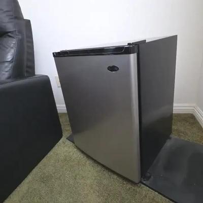 Sanyo Mini Refrigerator 