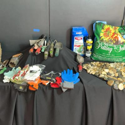 BP118 Gardening Supplies 