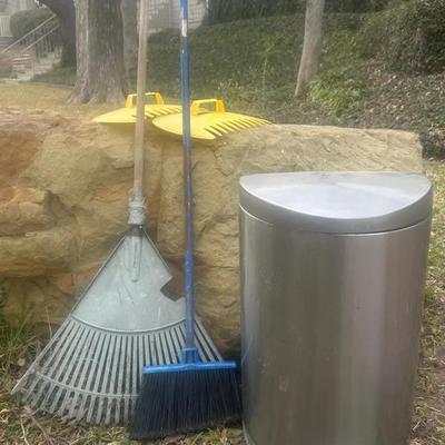 BP334 SimpleHuman Trash Can & Lawn Accessories 