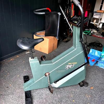 BP203 Pro Form 750 Stationary Bike