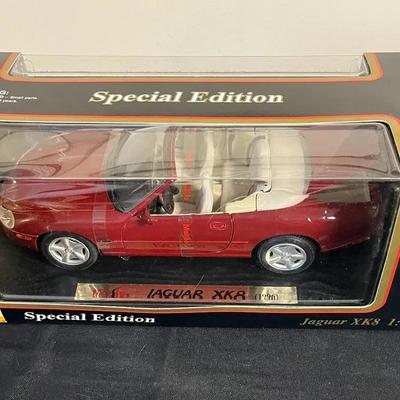 Maisto 1:18 Scale Diecast Model - Jaguar XK8/XKR convertible